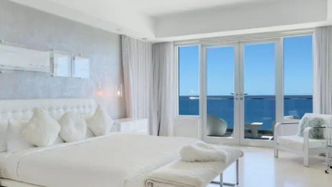 Cuarto de la lujosa mansión que era propiedad del convicto Anaudi Hernández.