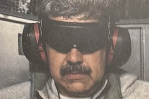 Detienen a militar de EE. UU. tras ganar $400,000 apostando al derrocamiento de Nicolás Maduro