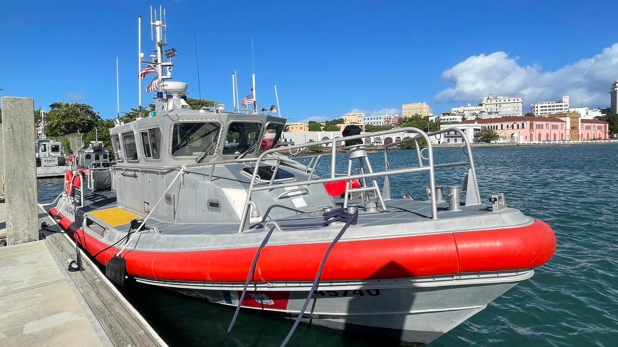 Equipo de la Guardia Costanera en Puerto Rico.
