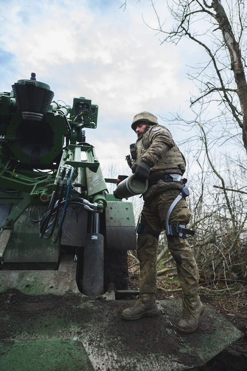 Las fuerzas ucranianas comienzan a usar exoesqueletos en el frente