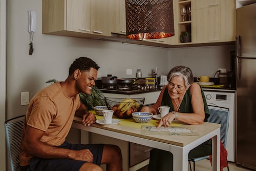 Adultos mayores impulsan la hospitalidad en Puerto Rico a través de Airbnb