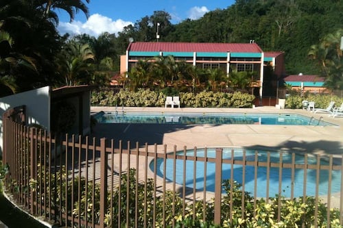 Paradores advierten que miles de empleados podrían ser desplazados