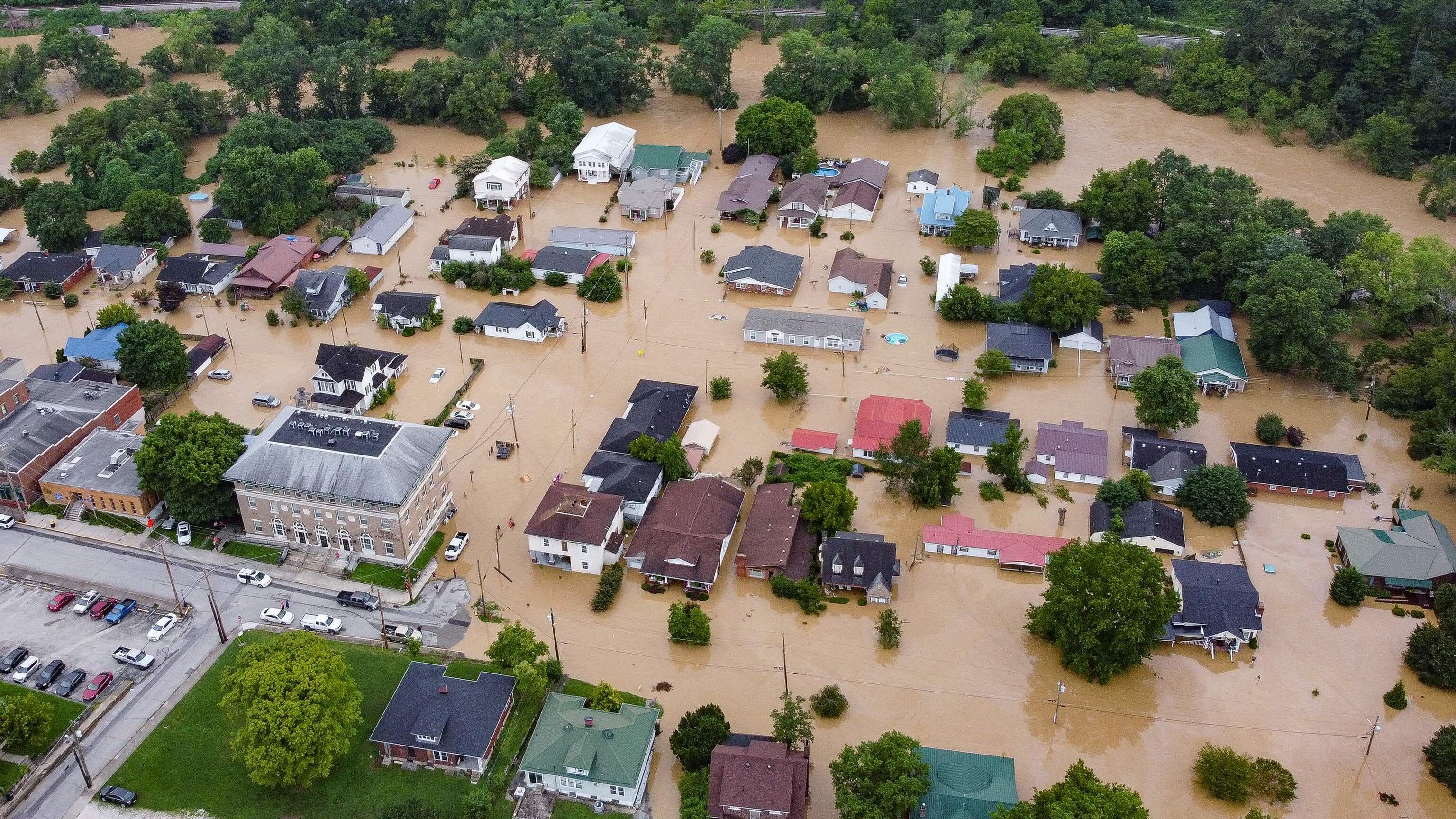 Inundaciones en Kentucky dejan a cerca de 20 muertos.