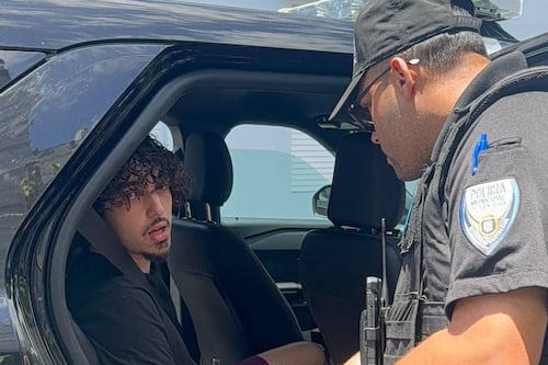 Justicia presenta cargos contra imputado de realizar broma a policía con inteligencia artificial