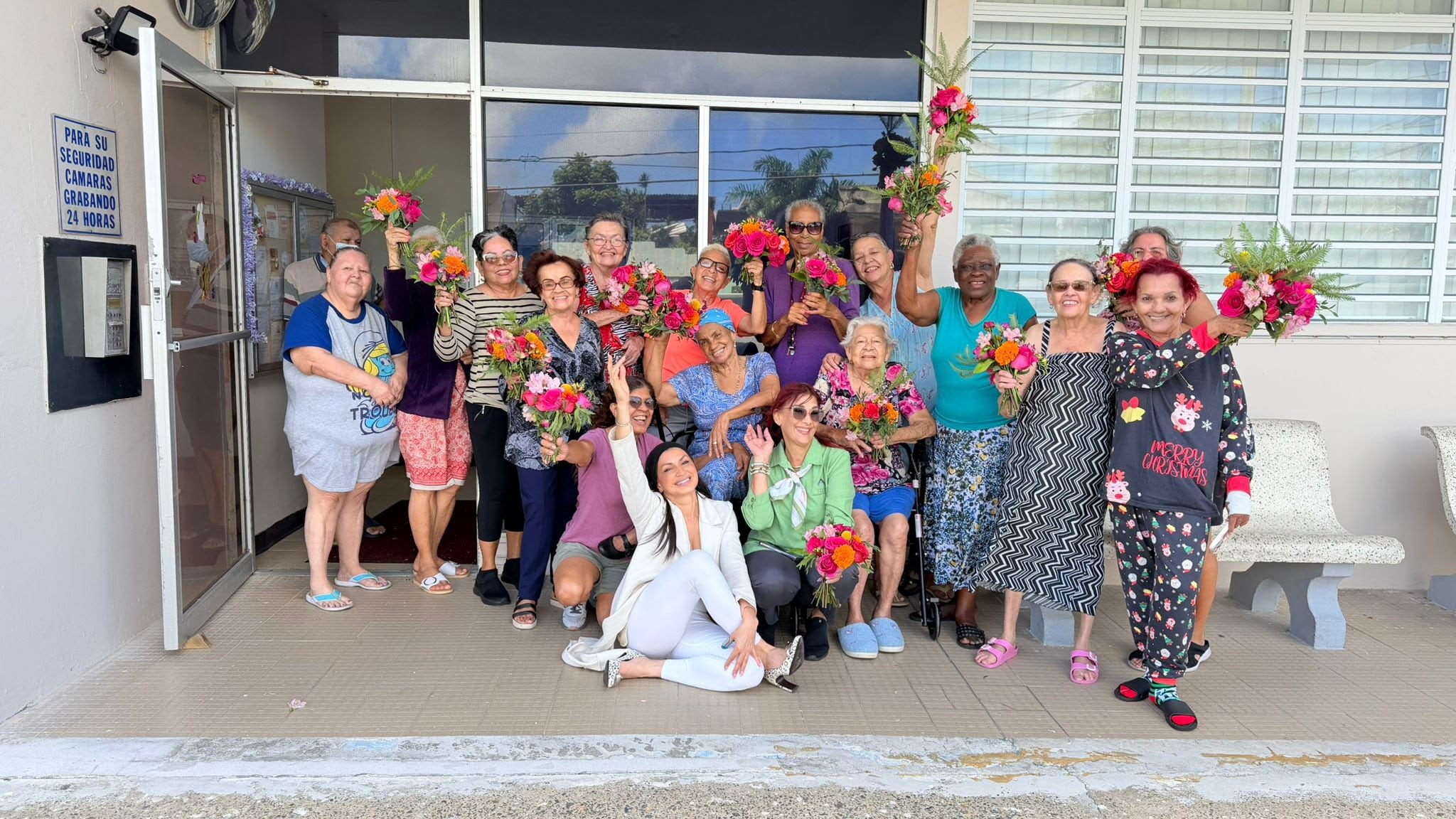 Entrega de flores en égida.