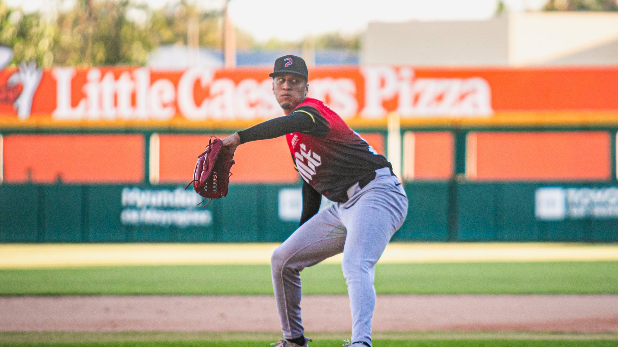 El lanzador Orlando Ortiz-Mayr cargó con la derrota tras permitir tres carreras en 1.1 entradas de labor.