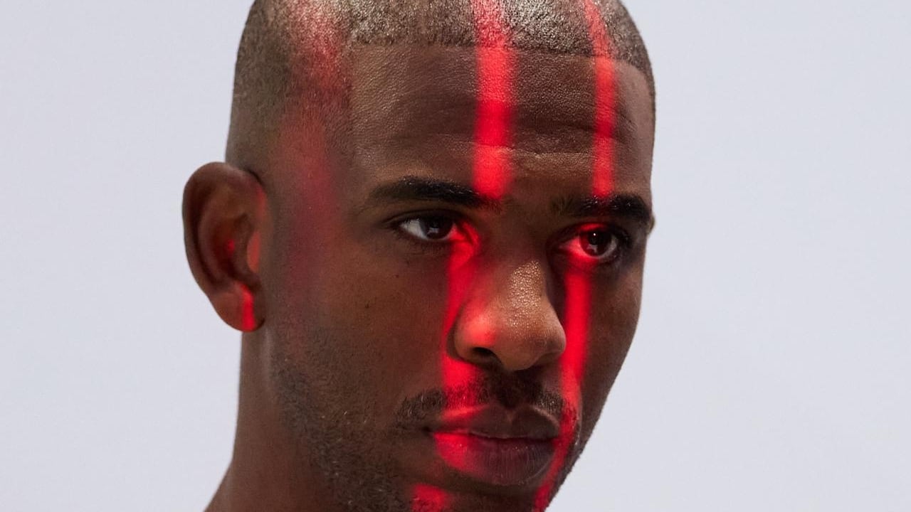 Fotografía de archivo del base Chris Paul 'CP32, quien este miércoles ha protagonizado una negociación a tres bandas que lo lleva de Los Angeles Clippers a Toronto Raptors e involucra a Brooklyn Nets. EFE/EPA/ALLISON DINNER SHUTTERSTOCK OUT