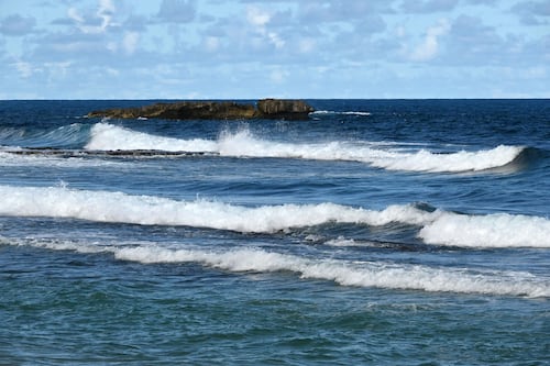 Se mantienen condiciones marítimas peligrosas para bañistas y navegantes