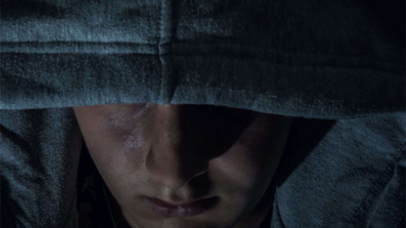 Le robó hasta el corazón: ladrón se enamora de su víctima y la invita a salir luego.