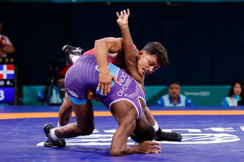 Luchador Joseph Silva logra medalla de bronce en Santiago 2023