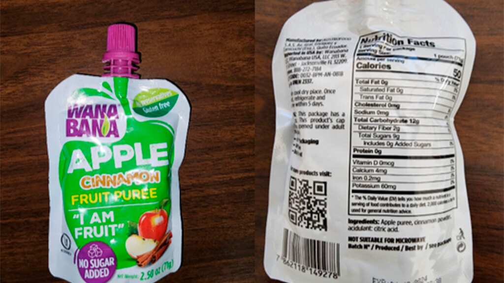 En esta imagen, difundida por la Administración de Alimentos y Medicamentos de Estados Unidos (FDA, por sus siglas en inglés) el 28 de octubre de 2023, se ve un paquete de puré de frutas WanaBana de manzana y canela. (FDA vía aP)