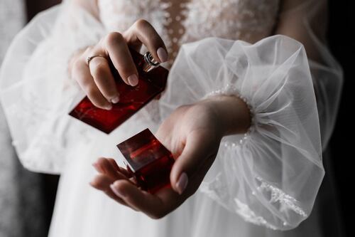 Perfumes que debes pedir como regalo de San Valentín 2025 porque son elegantes y femeninos