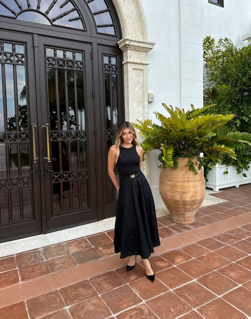 Michelle Salas enseñó como usar vestidos con pumps de forma elegante