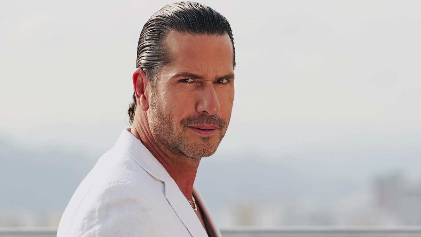 Emiliano Pernía Gardeazabal, hijo del actor Gregorio Pernía, robó más de un suspiro entre las seguidoras de su padre al ir a 'La Casa de Los Famosos'.