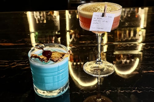 Cócteles de autor y tapas modernas marcan el estilo de 1929 Cocktail Bar en Juana Díaz