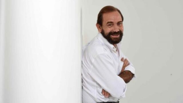 Investigan robo e incendio de vehículo del actor René Monclova en Santurce