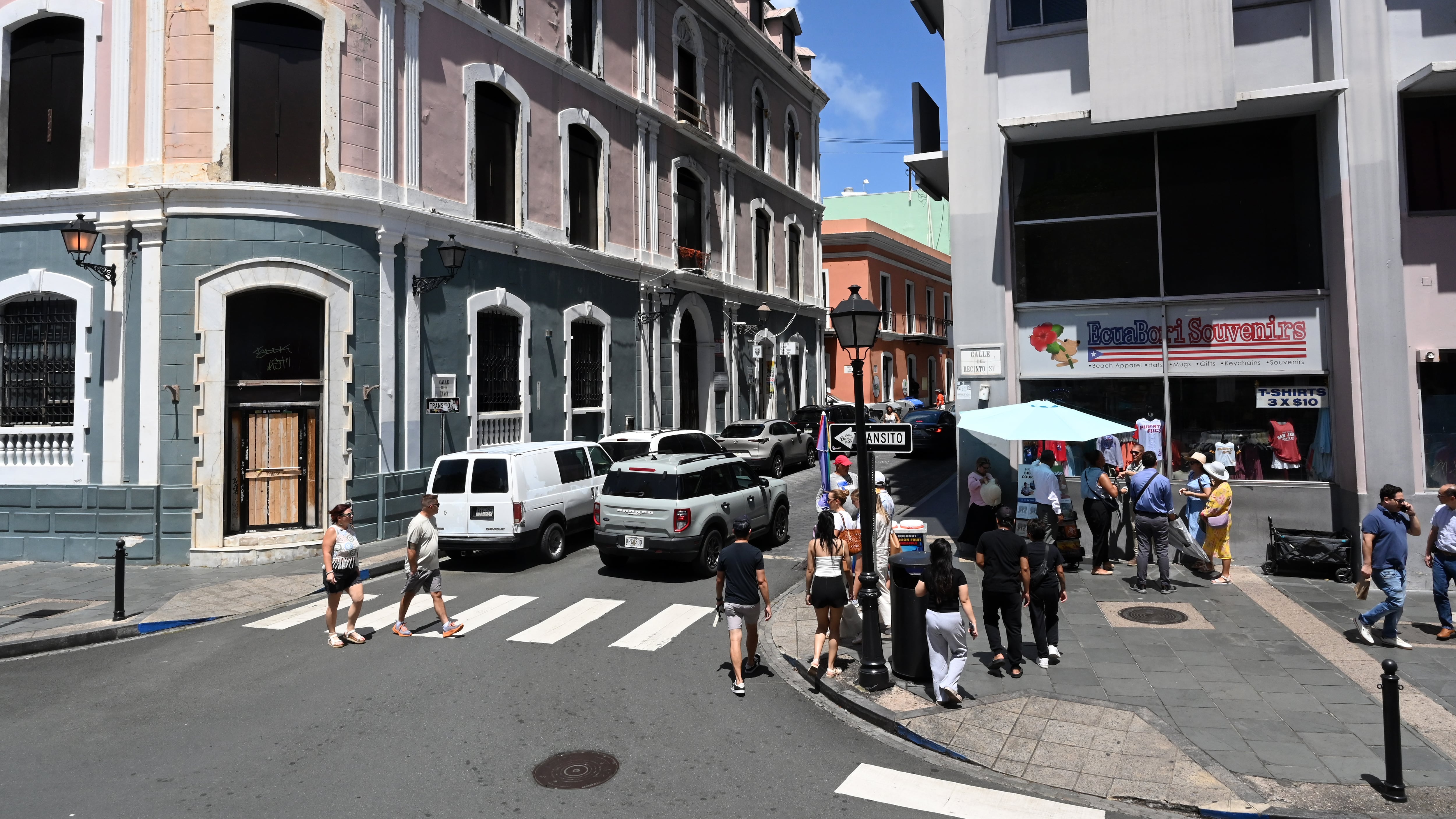 Calle Recinto Sur. Viejo San Juan.