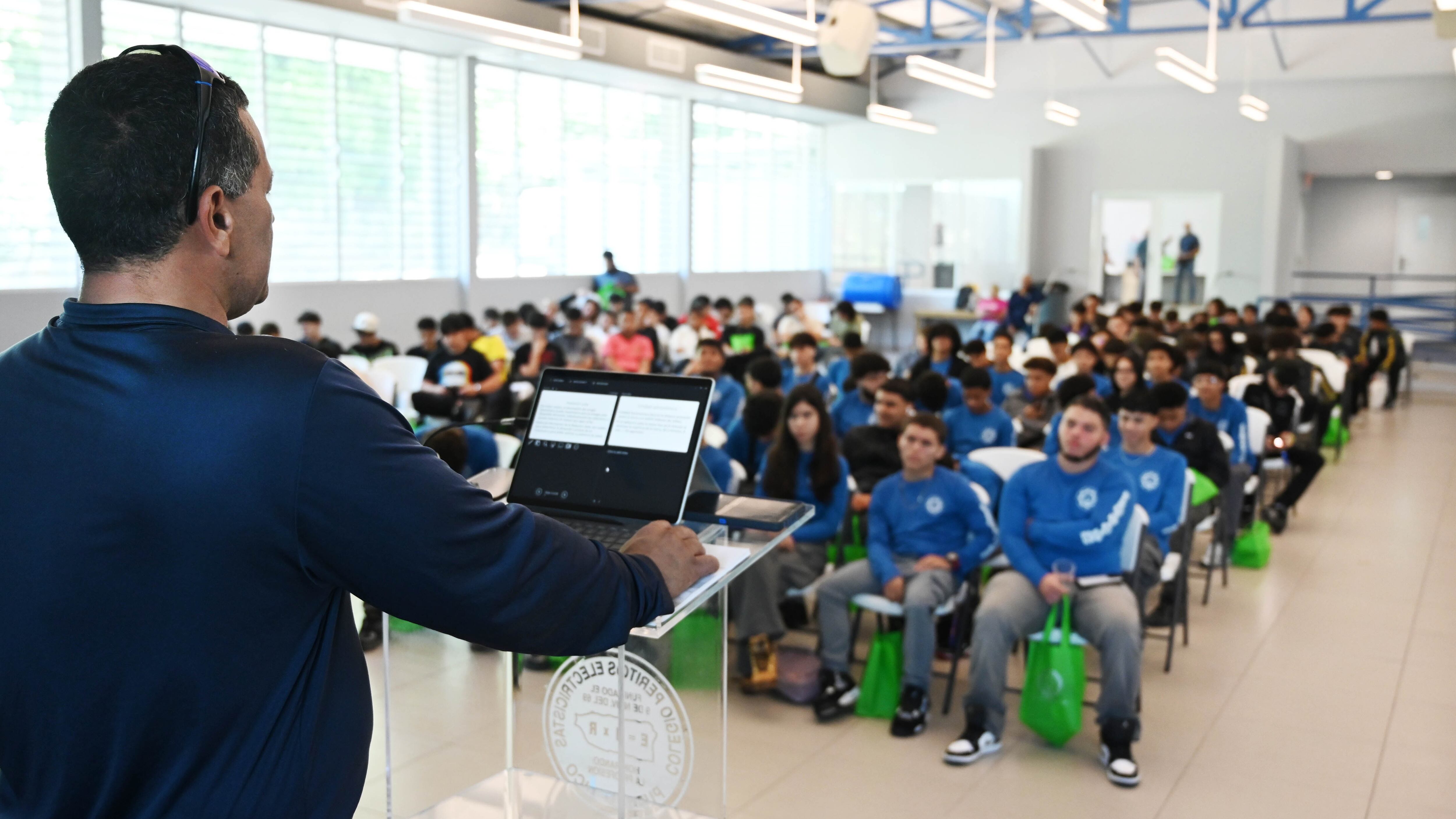 Talleres para estudiantes de electrónica.