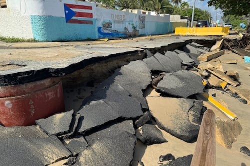 Residentes de comunidad en Loíza exigen soluciones permanentes ante erosión costera
