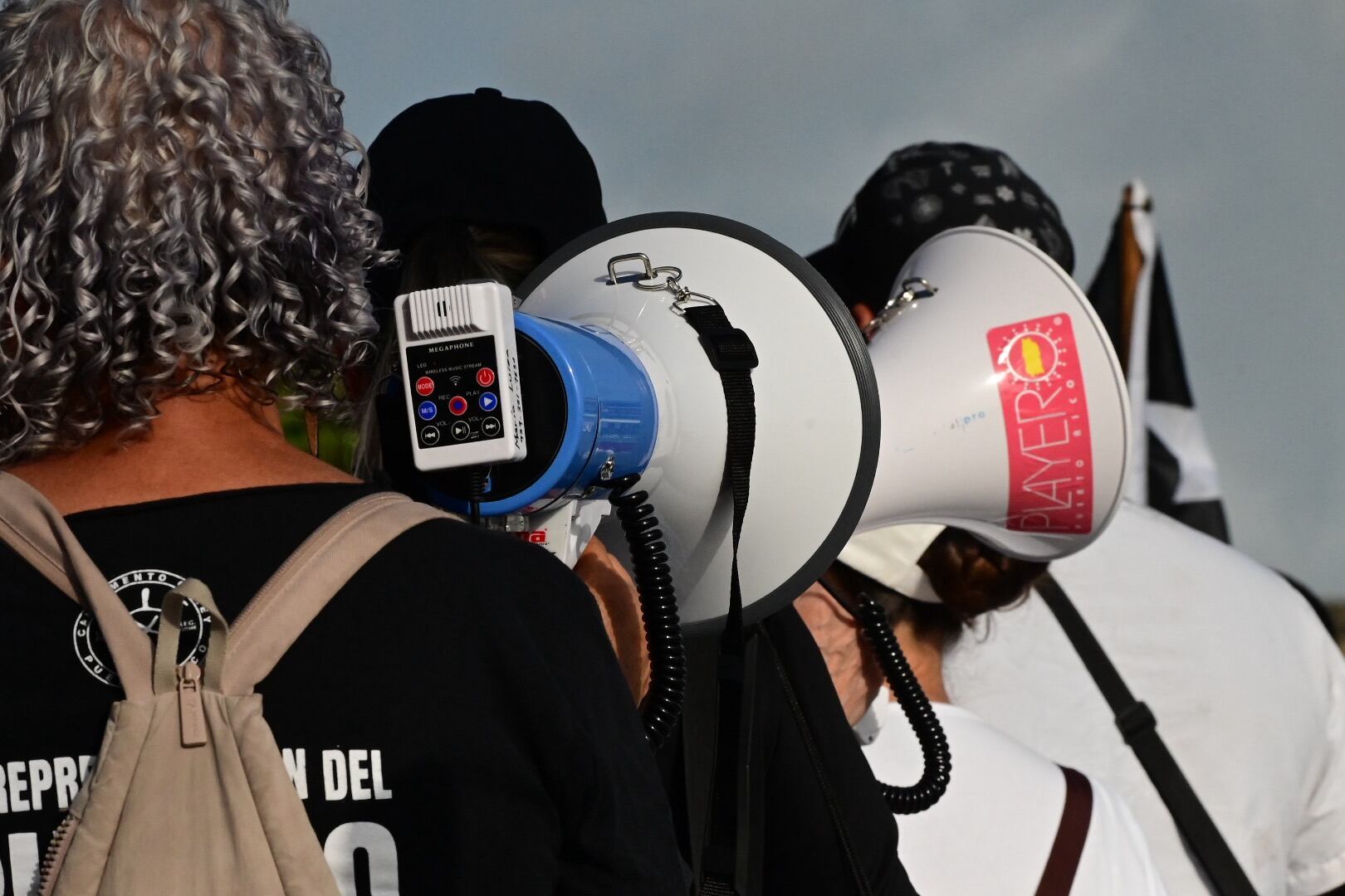 Las enfermeras y enfermeros protestan frente al Capitolio, demandando mejores condiciones de trabajo y salario. Capitolio, San Juan. Metro PR 12 de junio de 2025