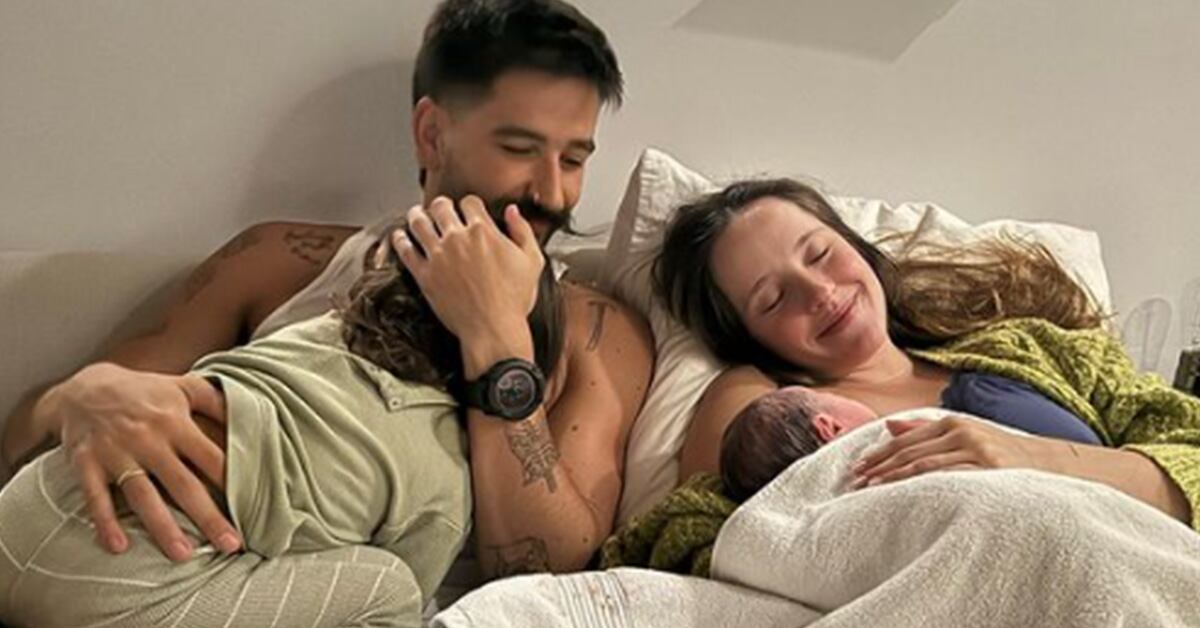 El cantante fue criticado por cocinar con su bebé encima