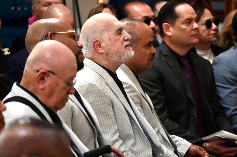 Figuras de la música y el pueblo en general en la Catedral de San Juan