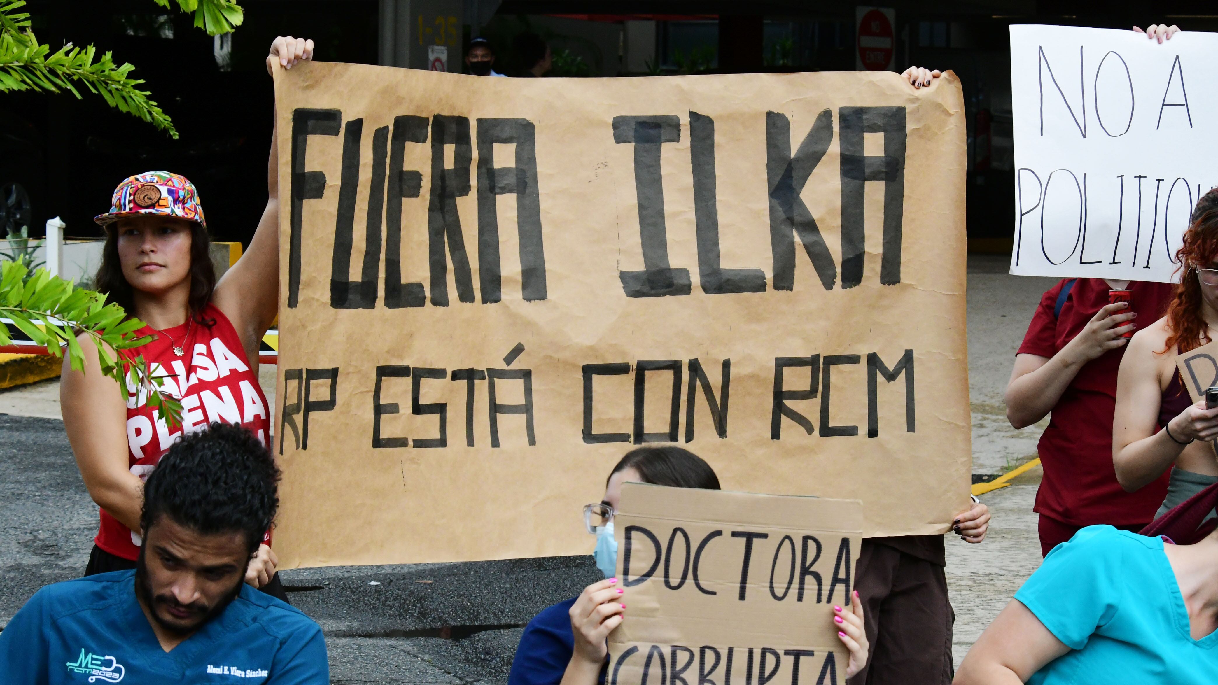 Protesta contra la Dra. Ilka Rios