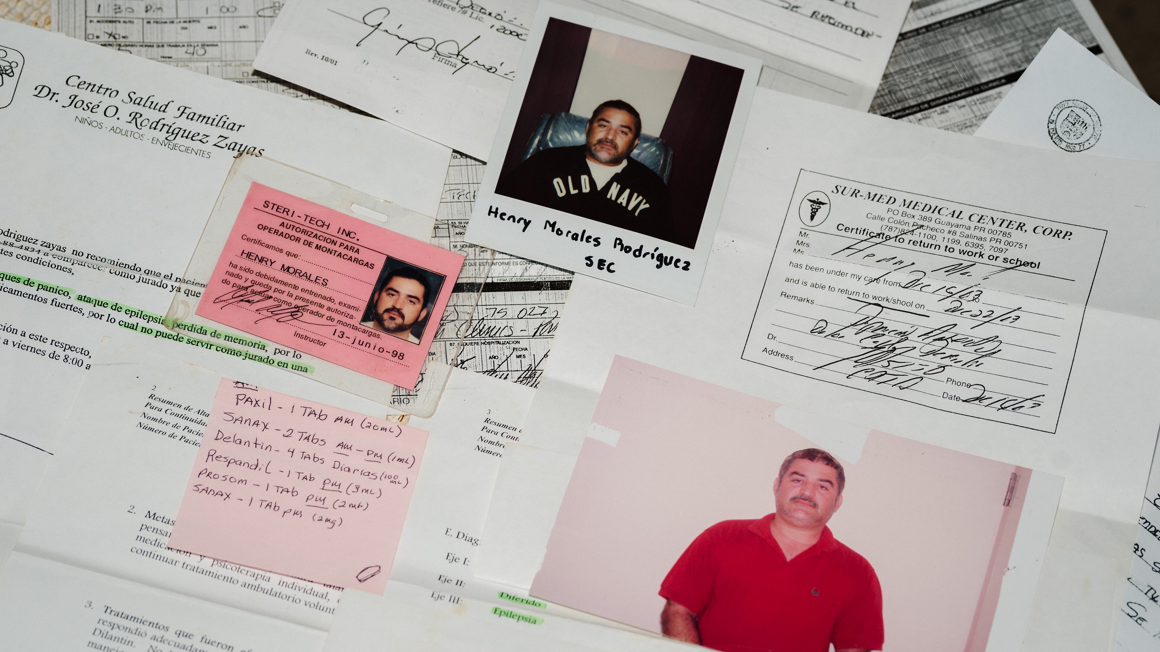 Documentos médicos, fotos y tarjetas de identificación de Henry Morales, quien enfrenta múltiples problemas de salud tras una exposición al óxido de etileno cuando trabajaba para la empresa Steri-Tech.