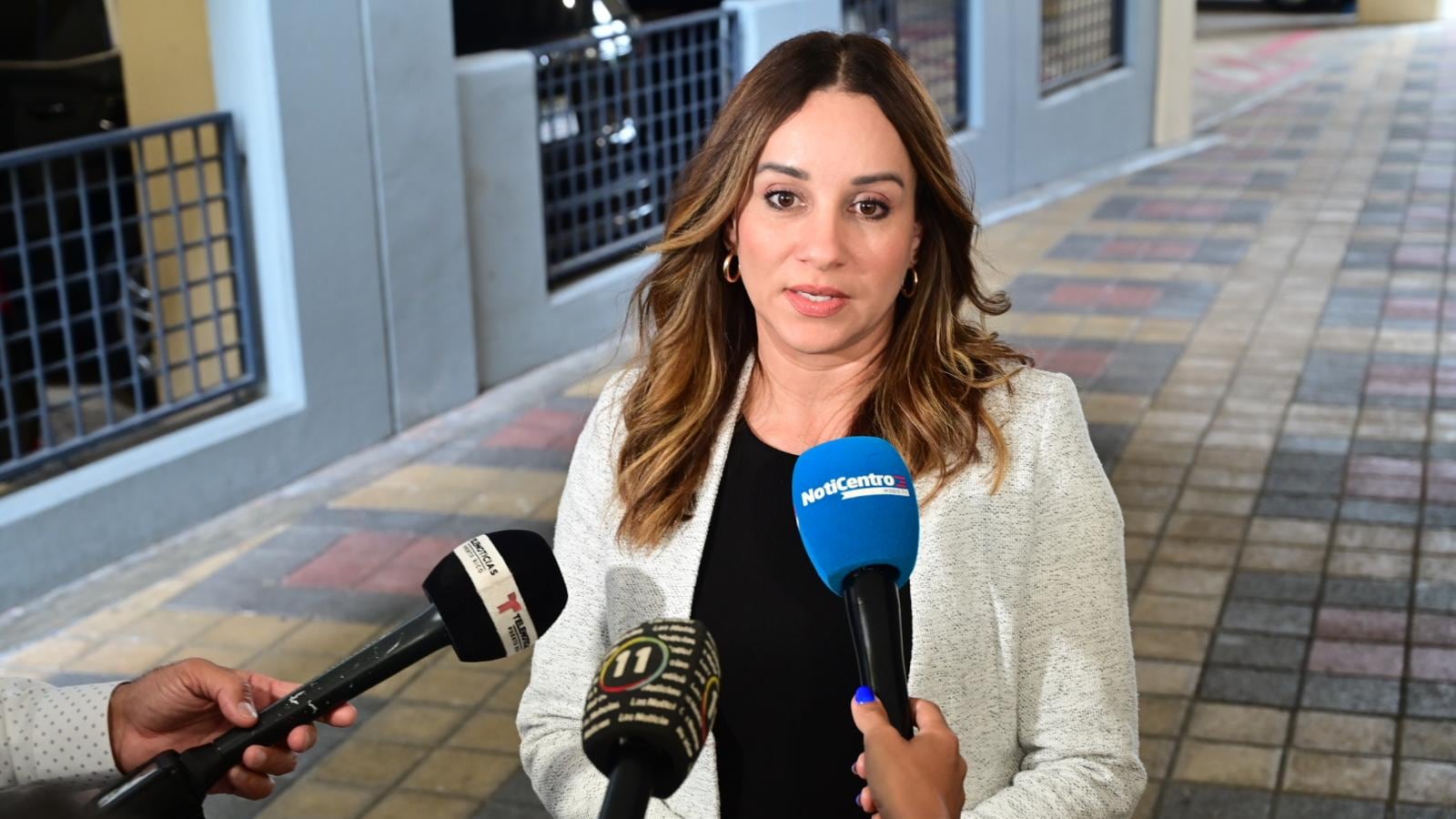 La fiscal Sonia Martínez ofrece declaraciones a la prensa sobre investigación relacionada con el DRNA en Puerto Rico.