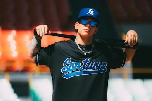 Daddy Yankee se goza la victoria de los Cangrejeros desde Londres