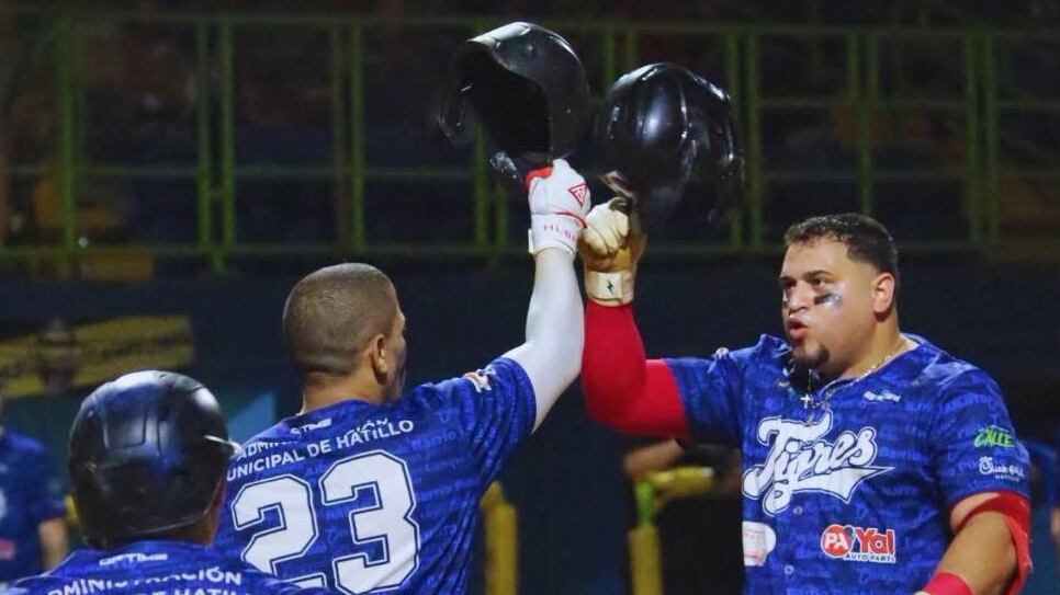 Jay Feliciano sacudió el partido con un jonrón para Hatillo.
