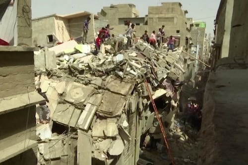Edificio colapsa en Pakistán dejando al menos dos muertos