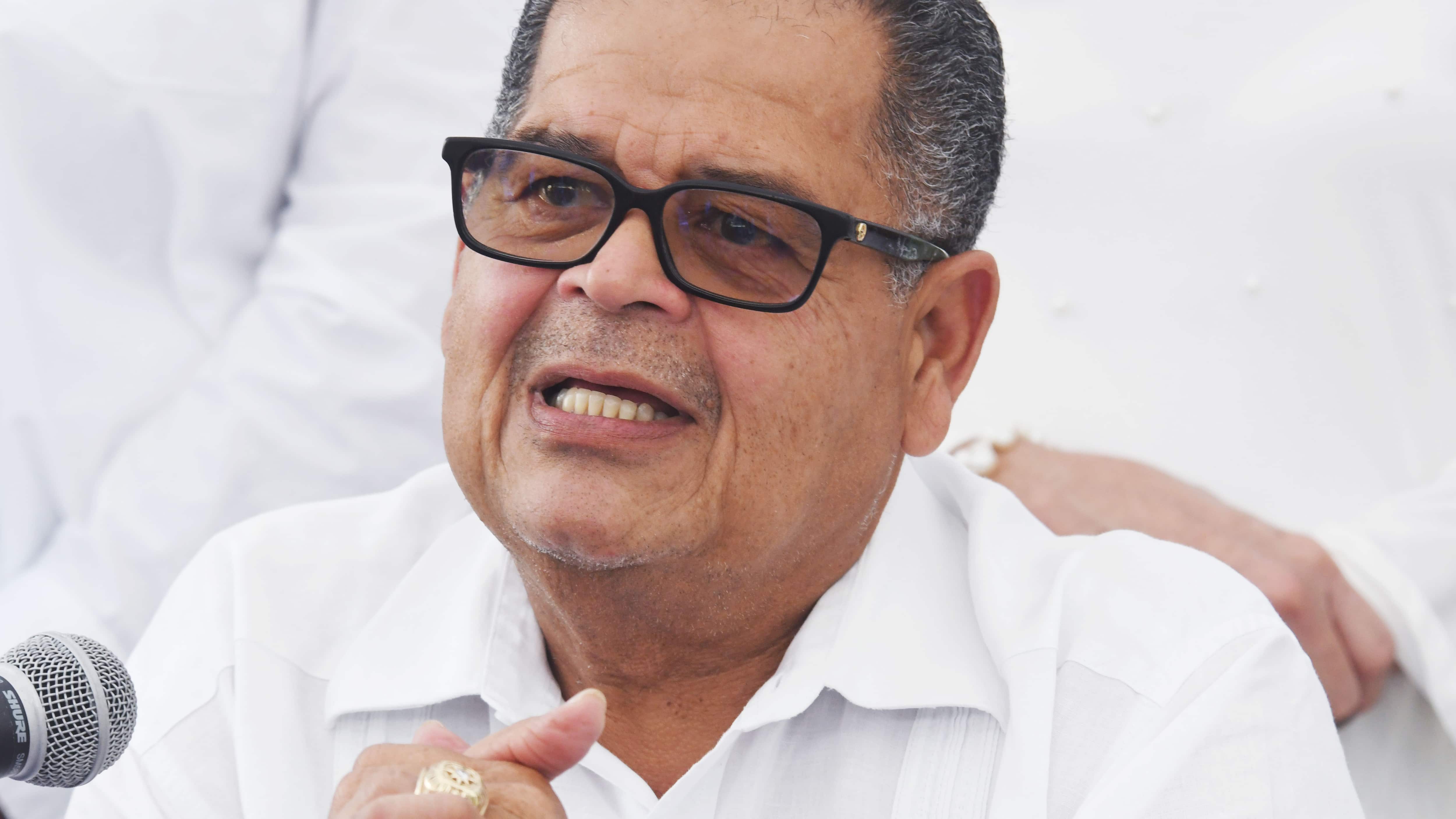 Conferencia de Prensa de la Asociación de Maestros que se suma a la lucha contra la política de reducción de fondos educativos de la administración Trump.