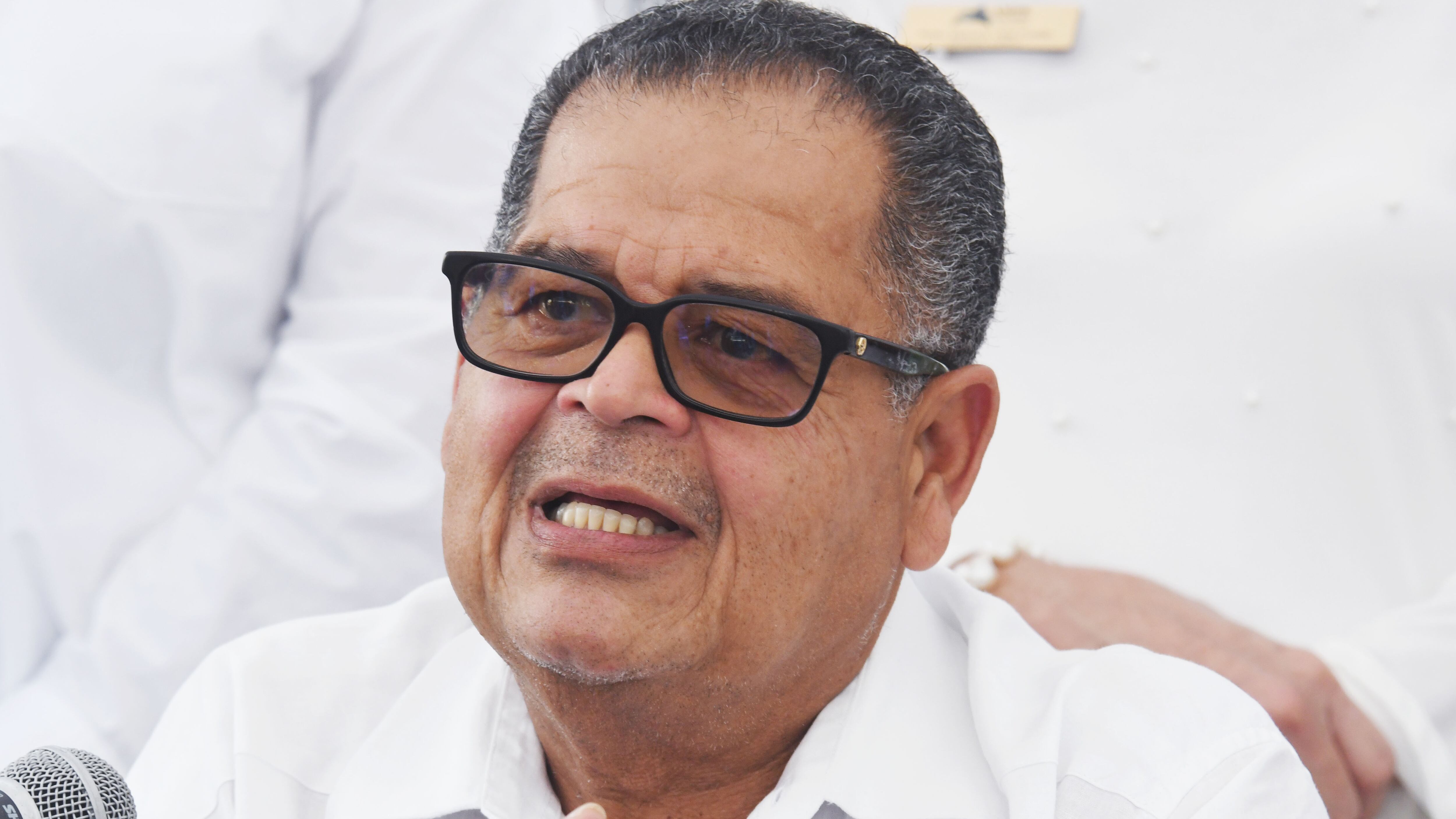 Conferencia de Prensa de la Asociación de Maestros que se suma a la lucha contra la política de reducción de fondos educativos de la administración Trump.