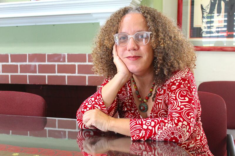Profesora Ísar Godreau en la Universidad de Puerto Rico, Recinto de Cayey.
Foto por Víctor Rodríguez Velázquez | Centro de Periodismo Investigativo