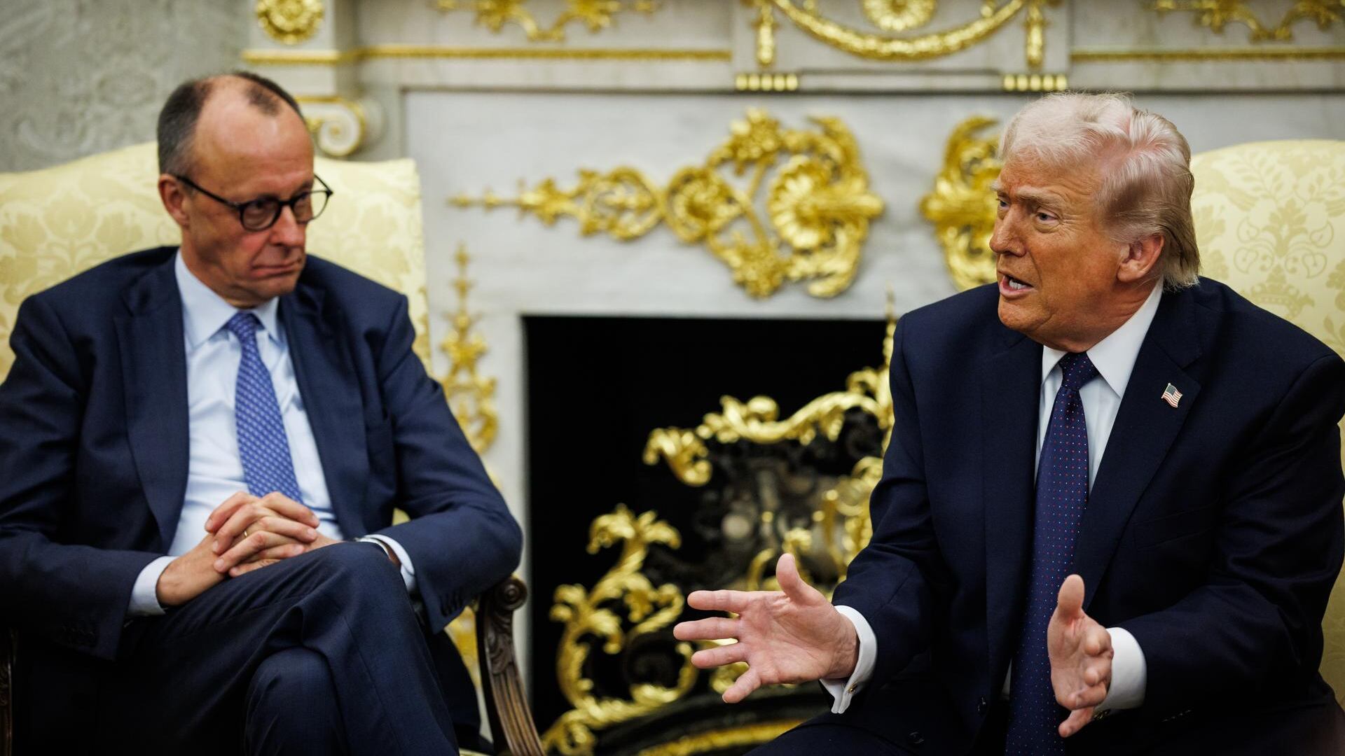 El presidente estadounidense, Donald Trump (derecha), y el canciller alemán, Friedrich Merz