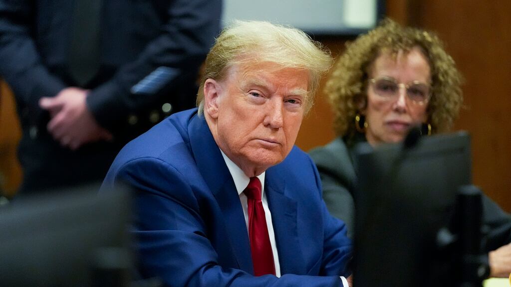 Donald Trump en la audiencia por su fianza, en Nueva York.