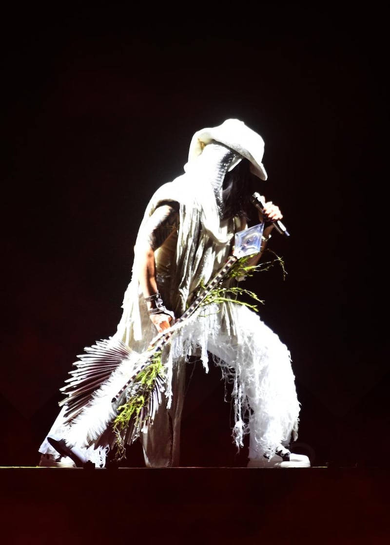 Elvis Crespo se presenta en el Coliseo de Puerto Rico.