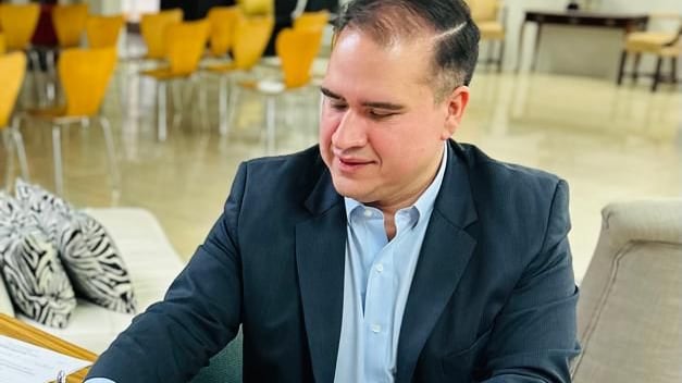 Ramón Torres Cruz, radica su candidatura a la Cámara de Representantes por acumulación por el Partido Popular Democrático.