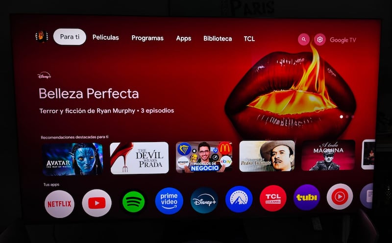 Probamos la TCL Serie QM8K de 75 pulgadas en casa y estas son nuestras impresiones: negros profundos, brillo impresionante y audio integrado de alto nivel que crean una experiencia inmersiva perfecta para disfrutar desde grandes estrenos hasta los partidos más emocionantes del año