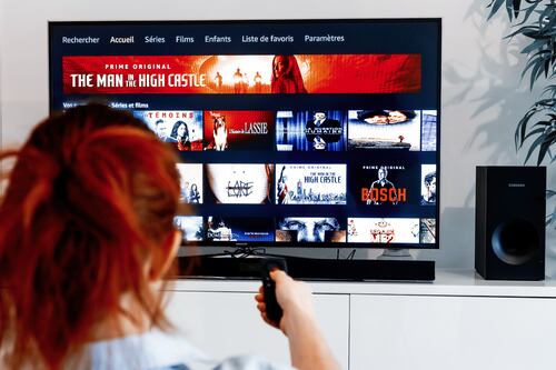 Tres excelentes comedias románticas LGBTQ+ para ver en streaming