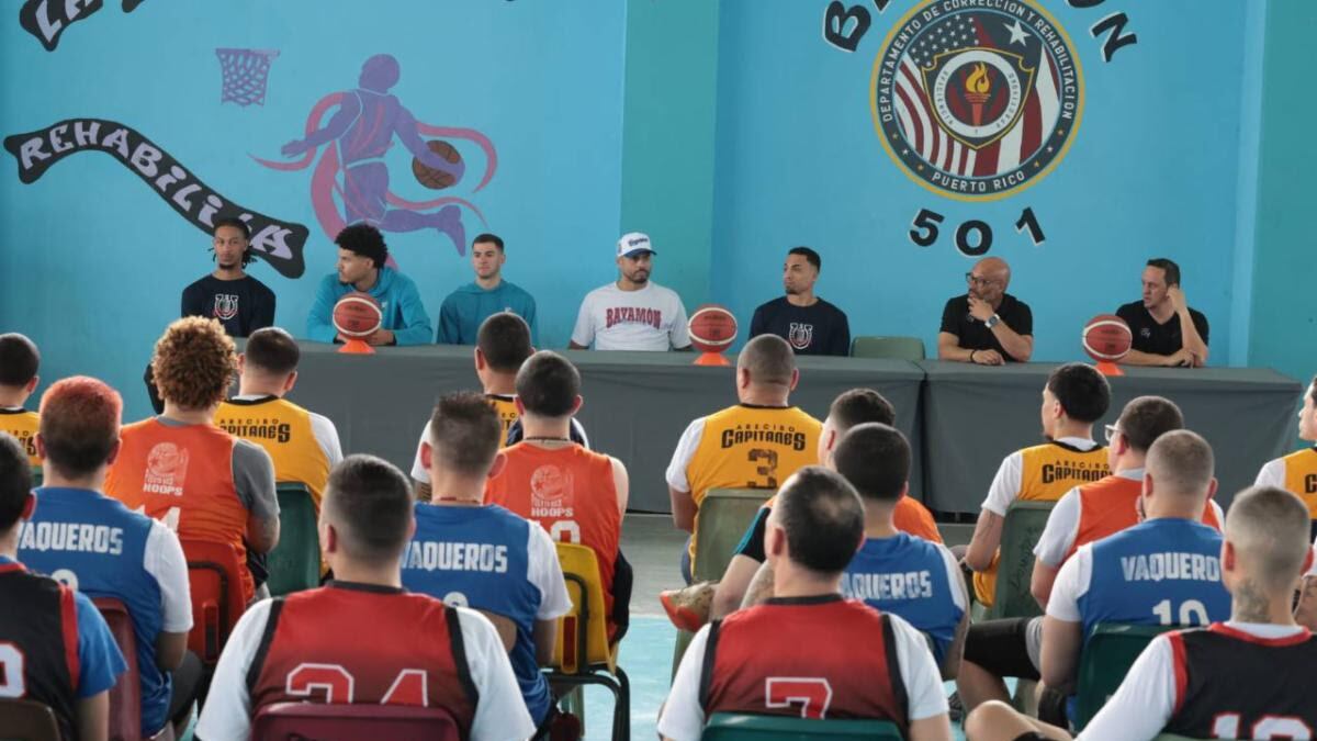Los Vaqueros de Bayamón imparten clínicas deportivas a confinados