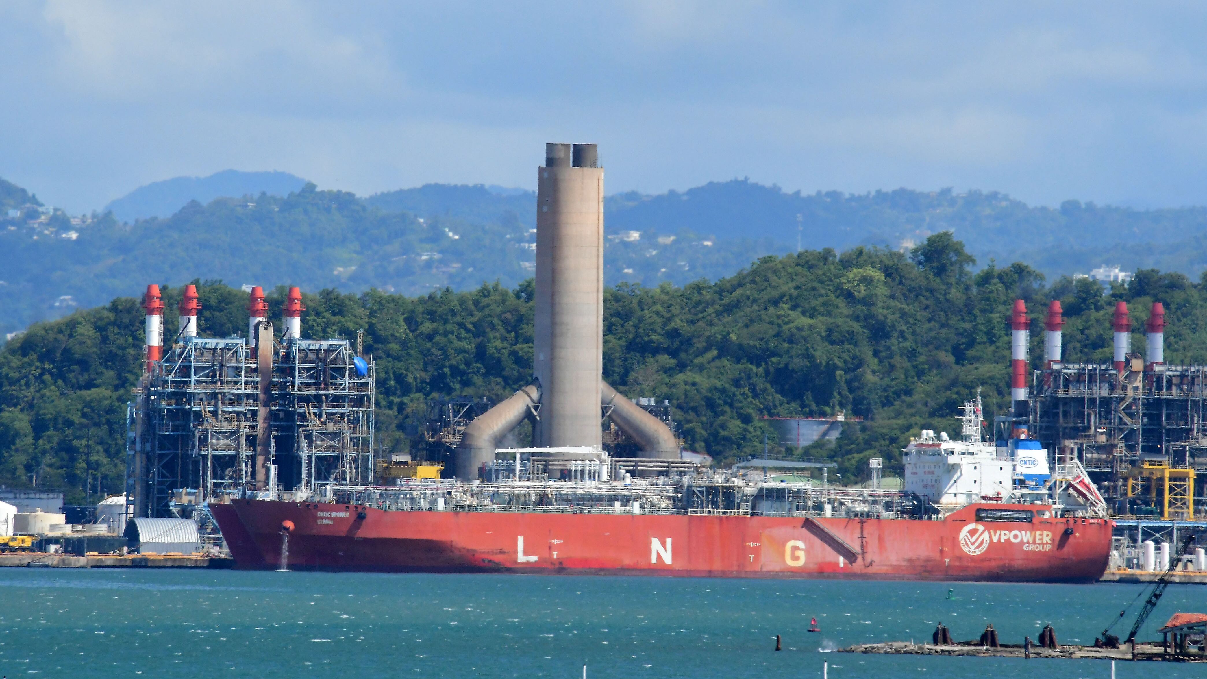 CNTIC VPOWER GLOBAL, tranquero de gas , hace entrega de gas a la AEE