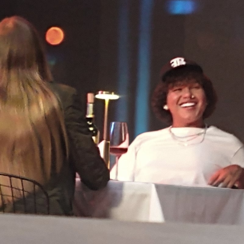 Fotografía filtrada en redes sociales de Beéle con una mujer, ¿será acaso un nuevo romance?