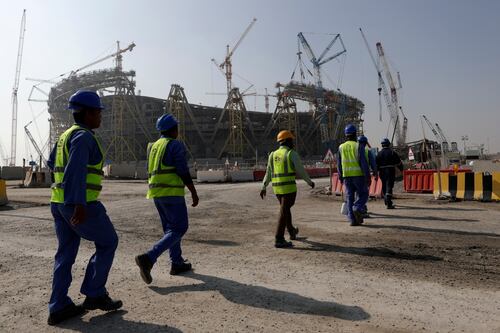Organismos piden a la FIFA y Qatar hacer más por trabajadores migrantes