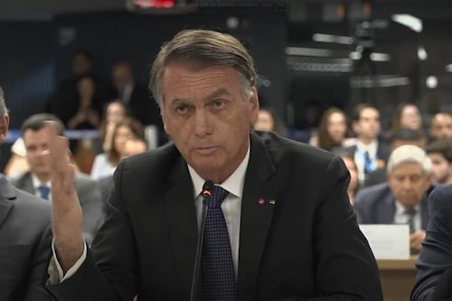 Supremo de Brasil ordena que Bolsonaro cumpla condena por trama golpista