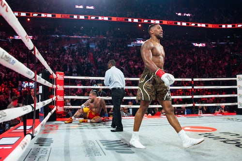 Anthony Joshua noquea a Jake Paul