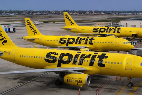Anuncian ayuda a pasajeros y empleados tras cierre de Spirit