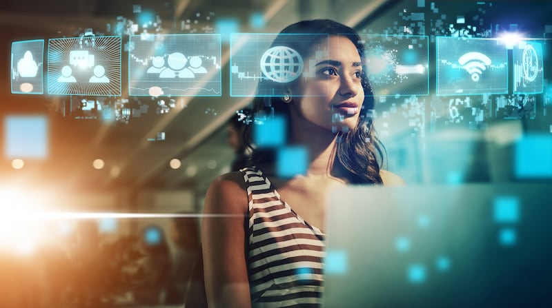 La Inteligencia Artificial no te quitará tu trabajo, pero si otro que aprenda a usarla; empresas advierten que no contratarán a candidatos sin conocimientos en IA.