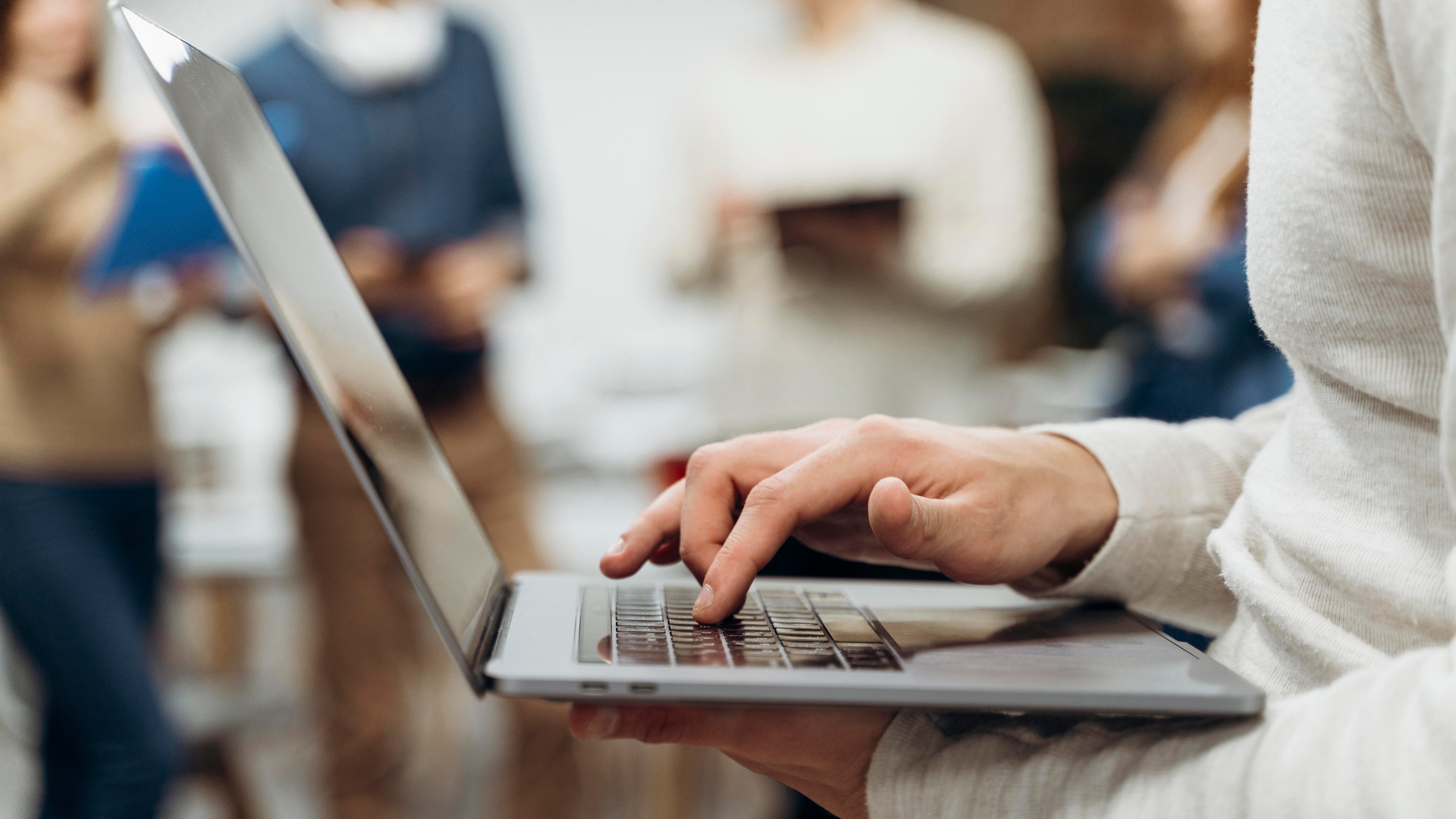 El mercado laboral del futuro requerirá profesionales con habilidades técnicas especializadas y capacidades interdisciplinares. Foto: Freepik.